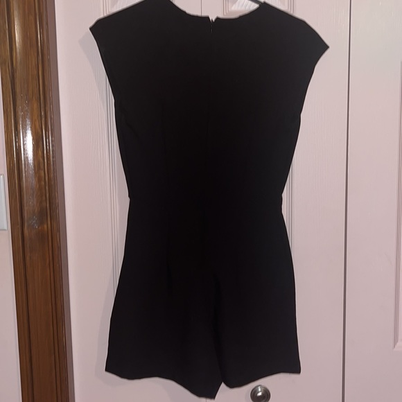 GUESS Women’s Black Romper. Low cut, V Neck. Size 4. Going out outfit. Clubwear - Picture 4 of 4